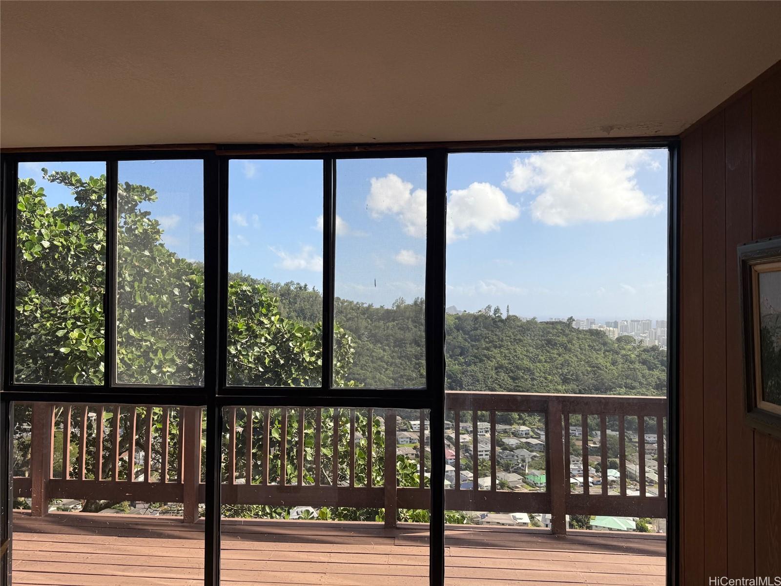 2841 Pacific Heights Road Honolulu, HI 96813 - Photo 3 of 19 a view of a city from a balcony