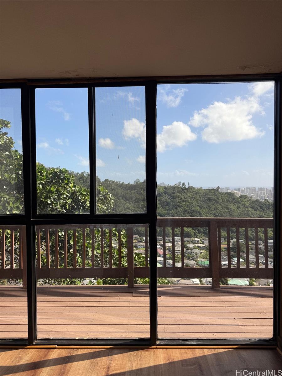 2841 Pacific Heights Road Honolulu, HI 96813 - Photo 7 of 19 a view of a street from a balcony