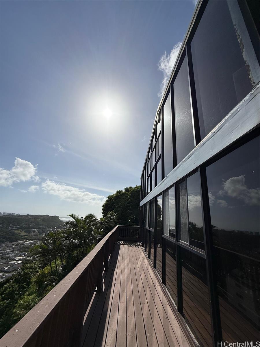 2841 Pacific Heights Road Honolulu, HI 96813 - Photo 10 of 19 a view of balcony with wooden floor and stairs