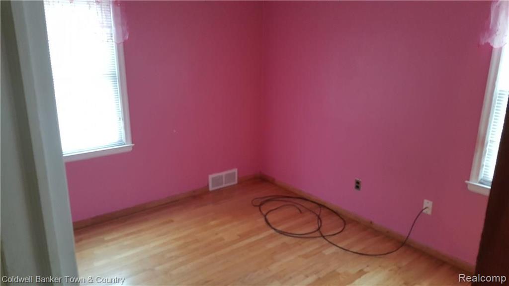 9909 Appleton Redford, MI 48239 - Photo 12 of 22