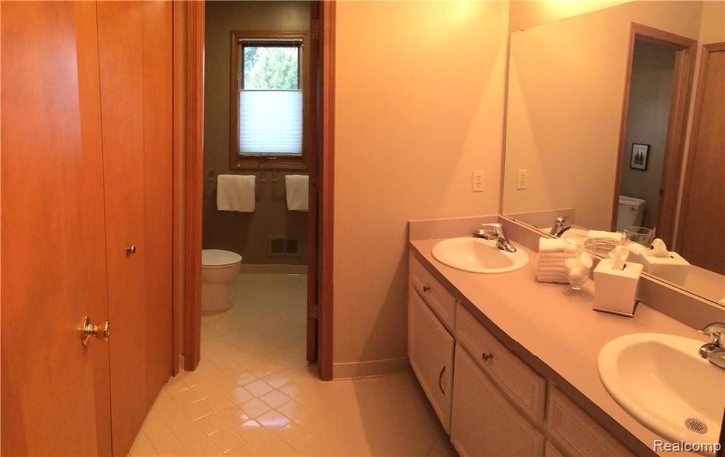 553 Sunlight Drive Rochester Hills, MI 48309 - Photo 21 of 28