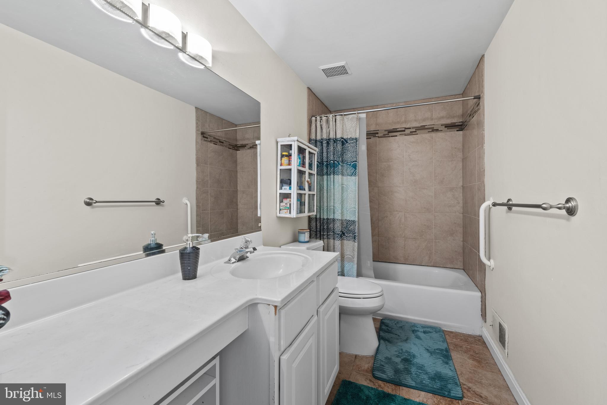 8938 Footed Ridge Columbia, MD 21045 - Photo 25 of 33 Main Bathroom
