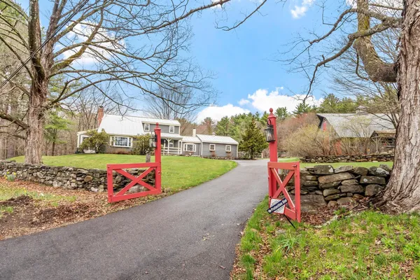 $899,900 | 76 English Range Road, Derry, NH 03038