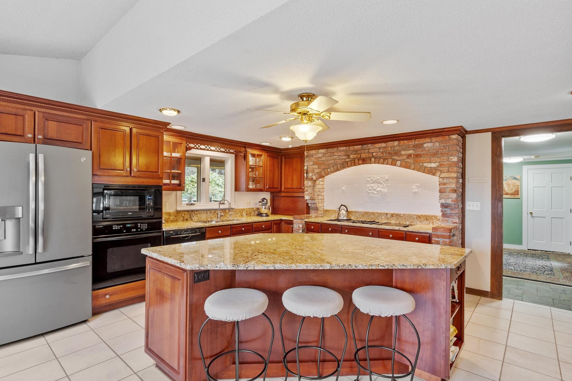 76 English Range Road Derry, NH 03038 - Photo 9 of 60