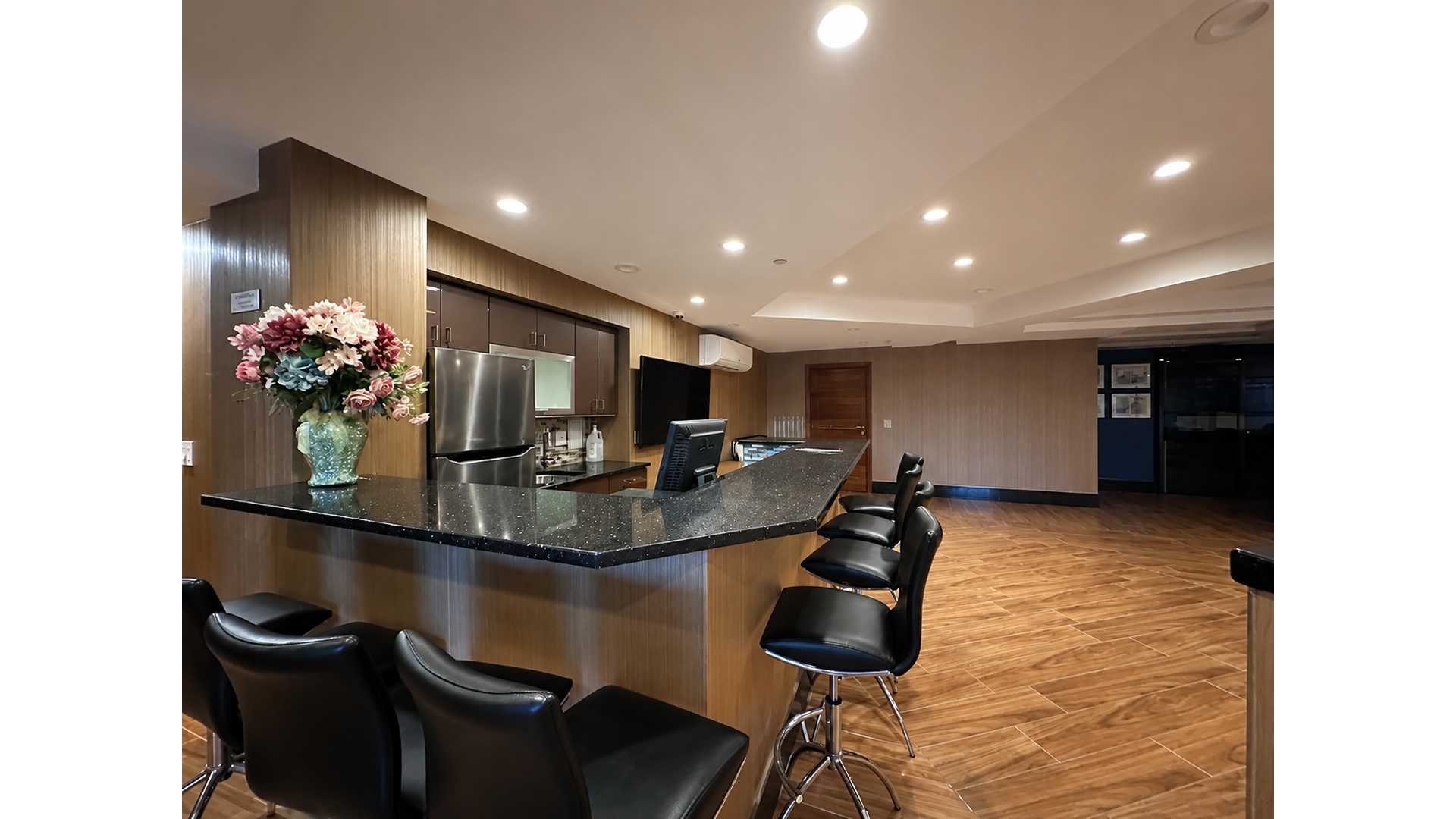 40 Brighton 1st Road, Unit 1A Brooklyn, NY 11235 - Photo 7 of 12 a view of a living room and dining room