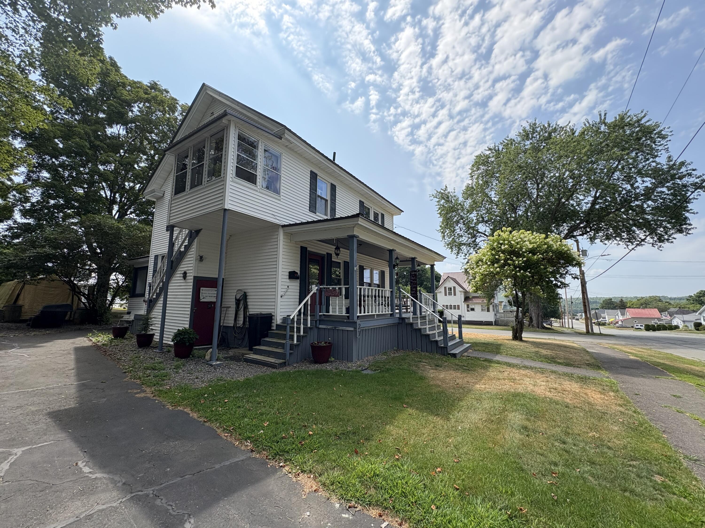27 Birch Street East Millinocket, ME 04430 - Photo 2 of 55 IMG_3916