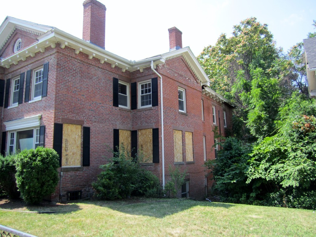 38 School Street Springfield, MA 01105 - Photo 3 of 17 Gallery Image 3