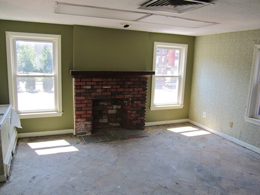 38 School Street Springfield, MA 01105 - Photo 8 of 17 Gallery Image 8