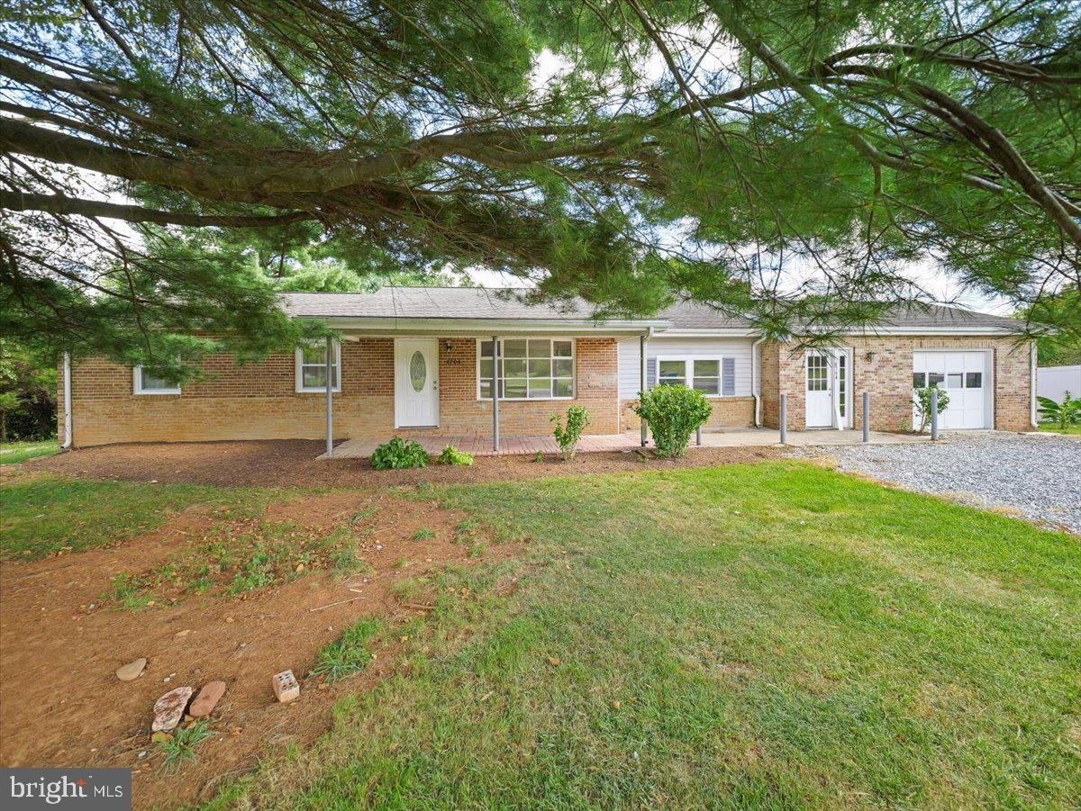 a view of a house with a backyard