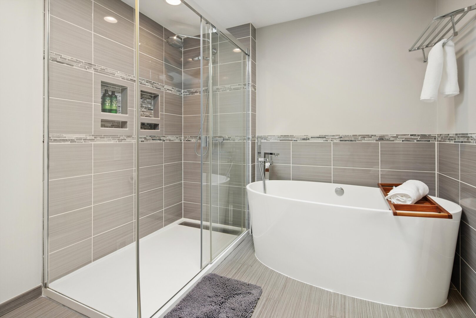 2222 North Racine Avenue, Unit 16 Chicago, IL 60614 - Photo 28 of 32 a bathroom with a bathtub a window and shower