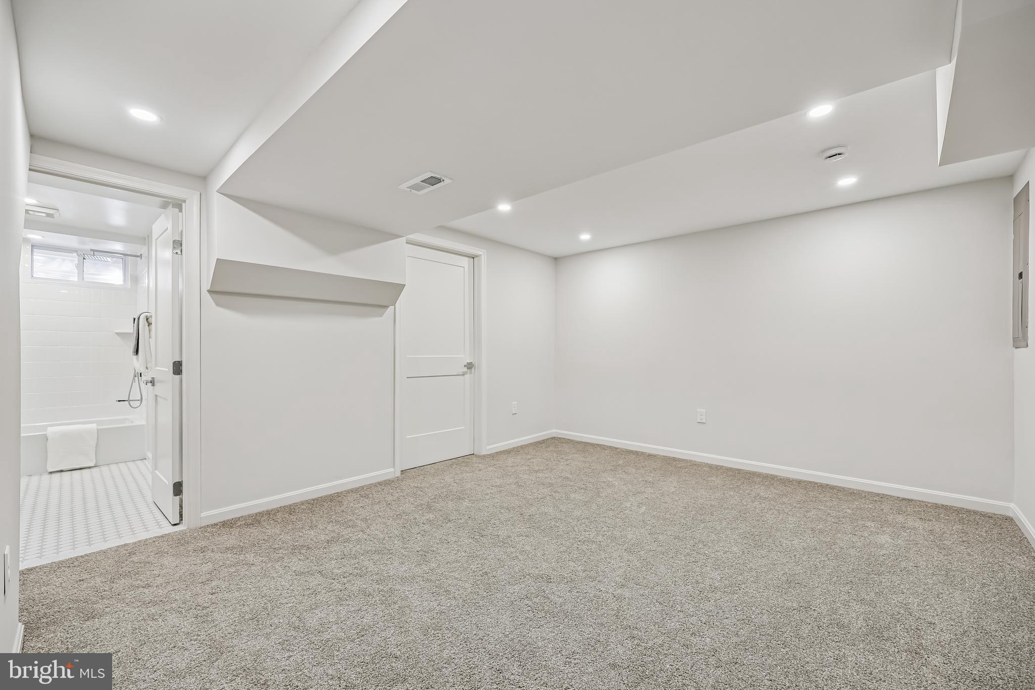 721 Mapleton Road Rockville, MD 20850 - Photo 31 of 36 an empty room with an entryway