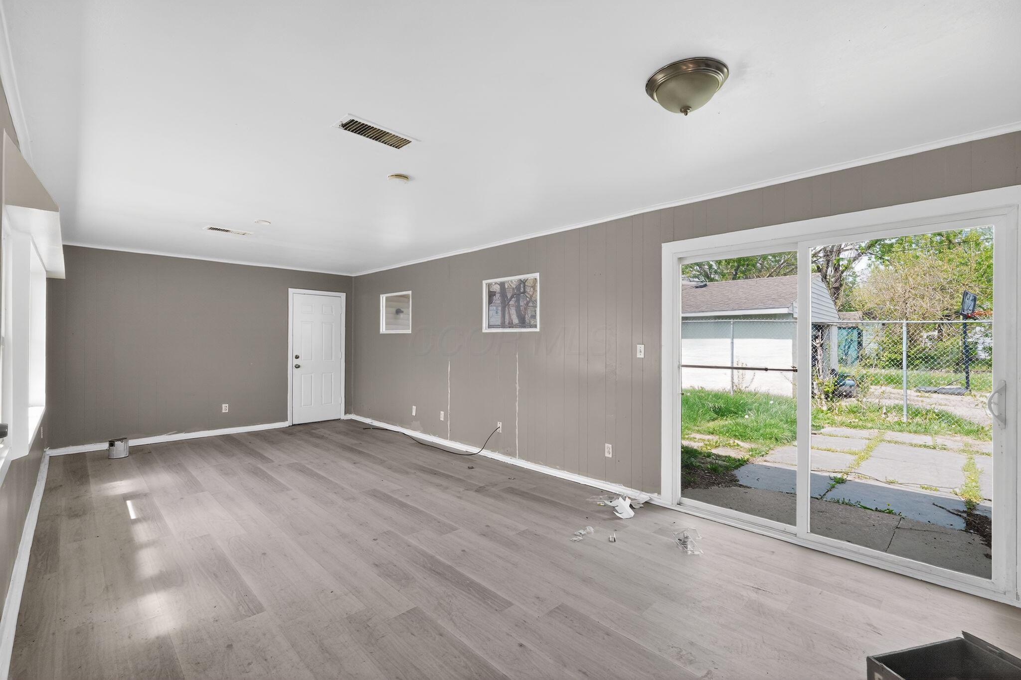 447 South Hampton Road Columbus, OH 43213 - Photo 13 of 31 13_447_S_Hampton_Rd_Columbus_OH_43213-Li