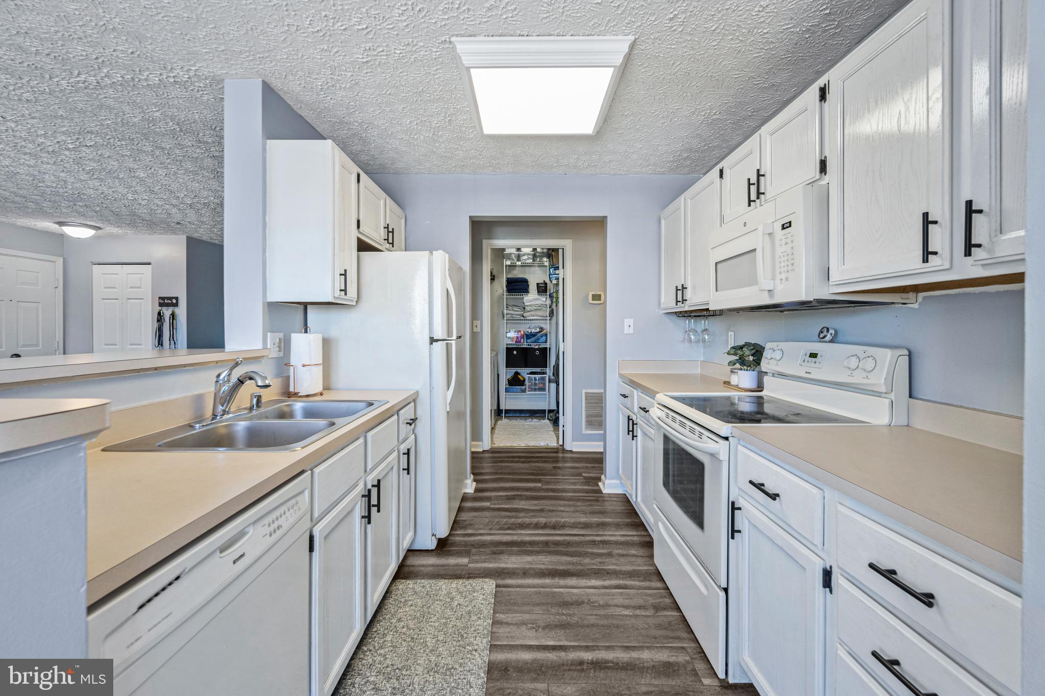702 Orchard Overlook, Unit 204 Odenton, MD 21113 - Photo 11 of 26 Kitchen