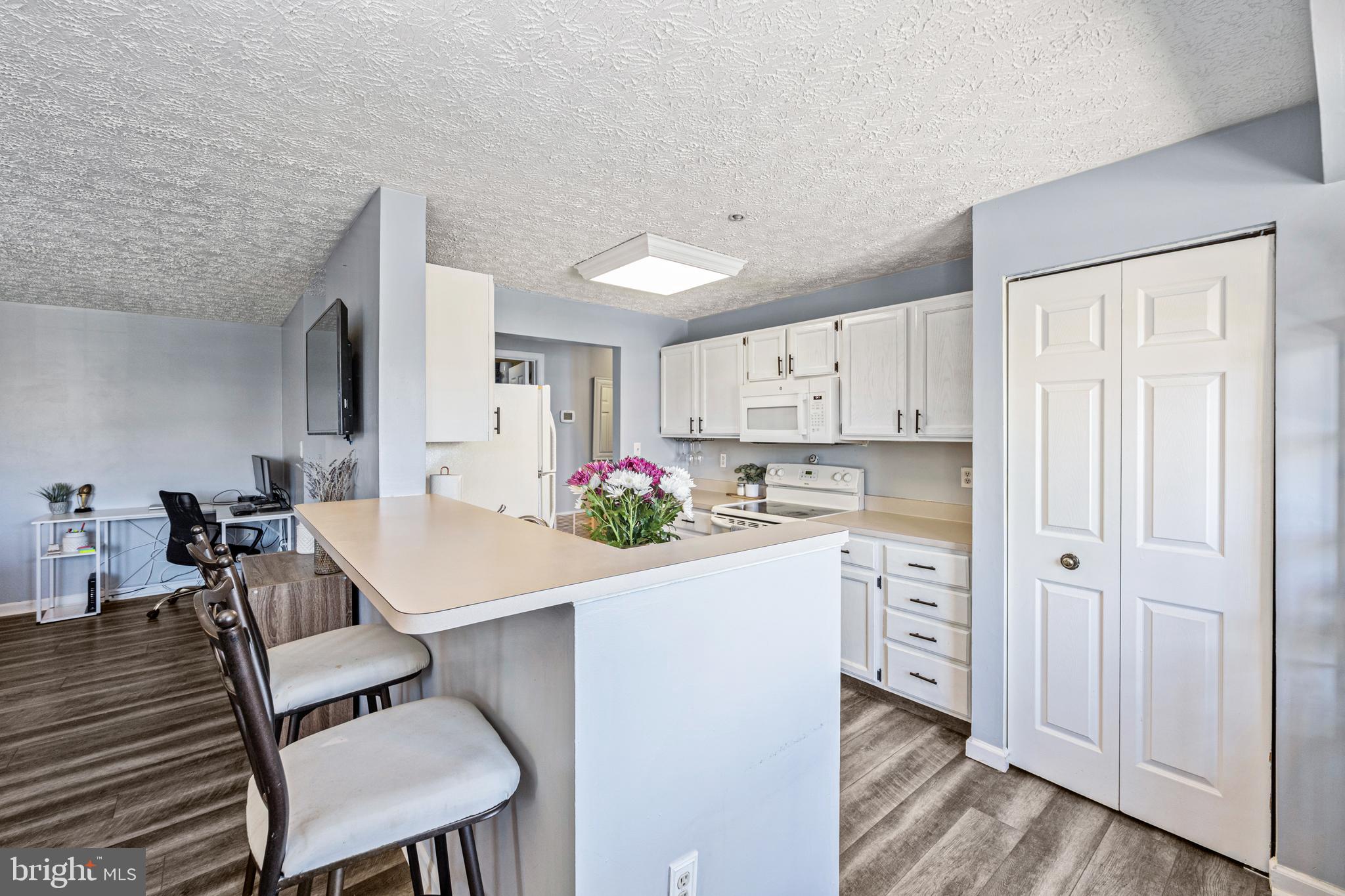 702 Orchard Overlook, Unit 204 Odenton, MD 21113 - Photo 9 of 26 Breakfast Bar