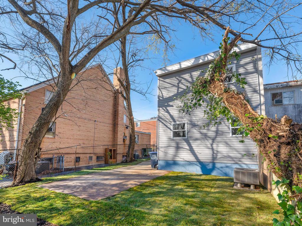 5237 Karl Place Northeast Washington, DC 20019 - Photo 4 of 44
