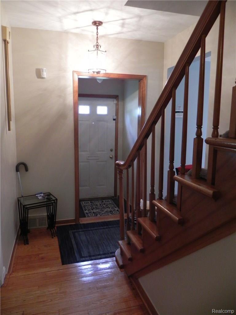 1297 East Maple Road Birmingham, MI 48009 - Photo 18 of 32 FOYER & STAIRS UP * WOOD-TRIMMED WOOD STEPS (CARPET OVERLAY)