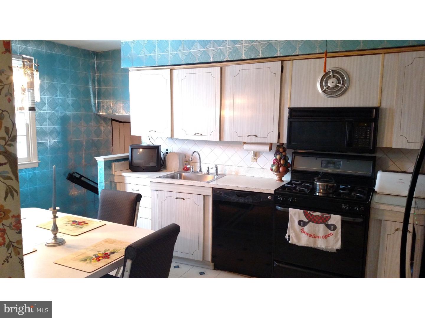 479 Pinewood Road Philadelphia, PA 19116 - Photo 3 of 21 Kitchen