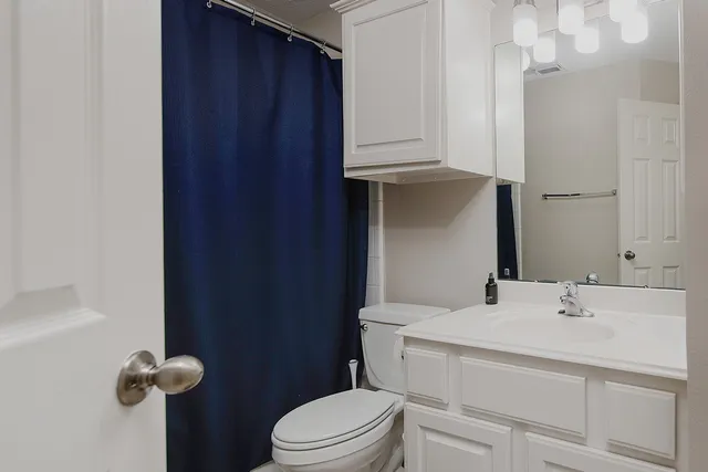 $5,750 | 50 North Lansdowne Circle, The Woodlands, TX 77382