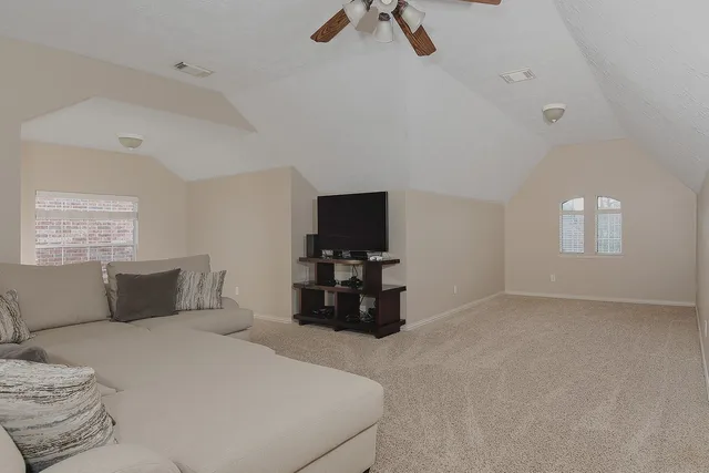 $5,750 | 50 North Lansdowne Circle, The Woodlands, TX 77382