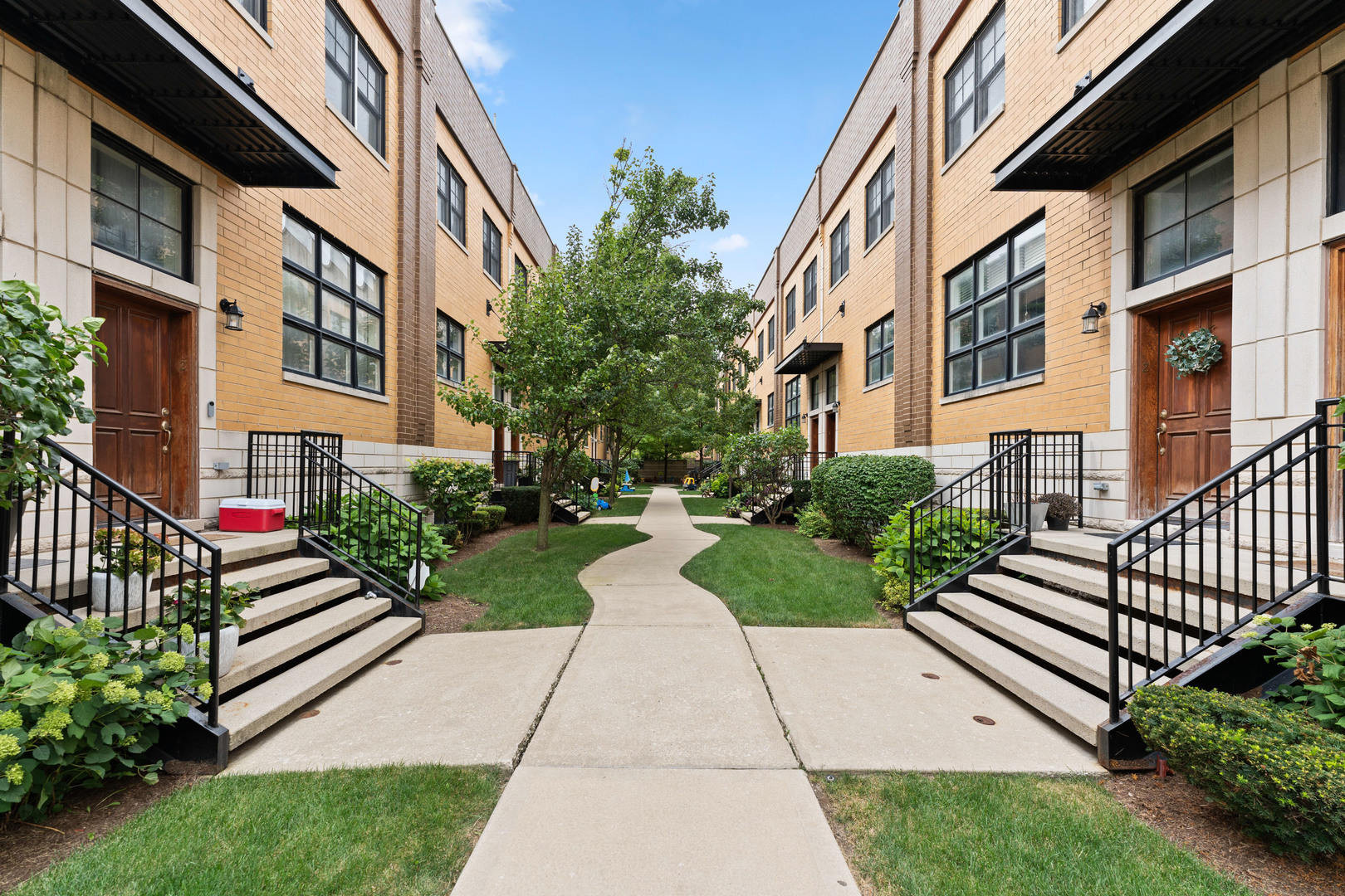 2060 North Stave Street, Unit 9 Chicago, IL 60647 - Photo 2 of 31 a view of a building and a garden