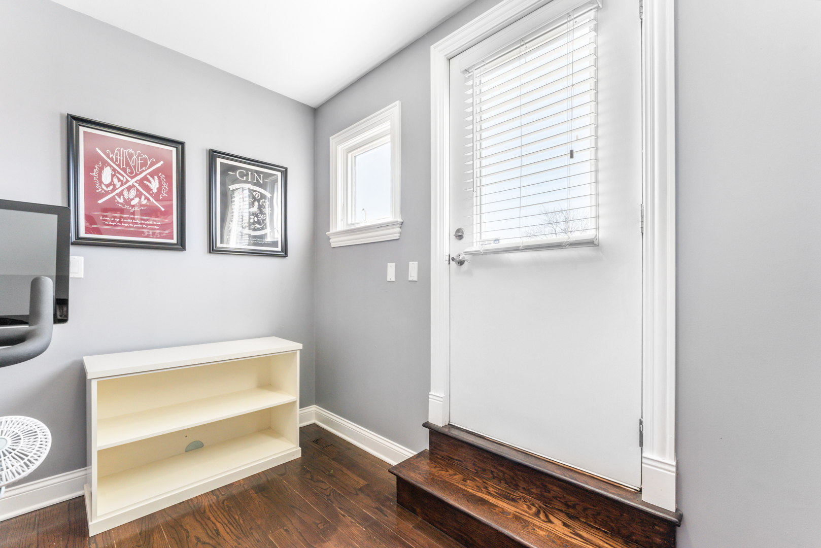 2060 North Stave Street, Unit 9 Chicago, IL 60647 - Photo 24 of 31 a room with a window