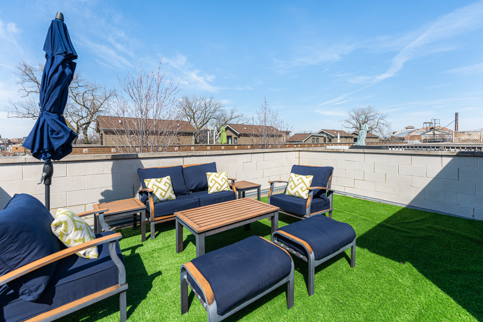 2060 North Stave Street, Unit 9 Chicago, IL 60647 - Photo 25 of 31 a view of a terrace with furniture