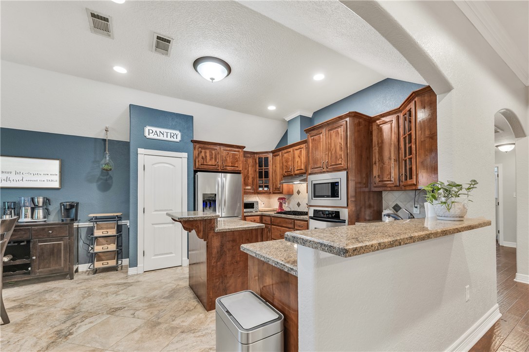 2703 Hickory Court Bryan, TX 77808 - Photo 9 of 26