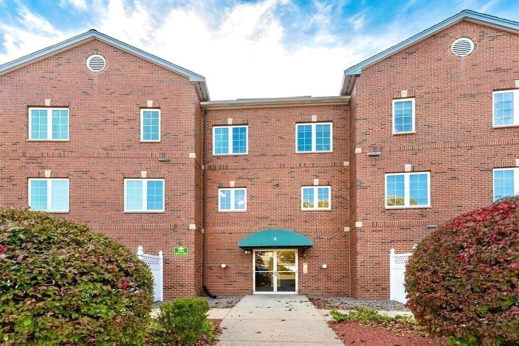 7 Conant Road, Unit 67 Winchester, MA 01890 - Photo 1 of 26 a front view of a house