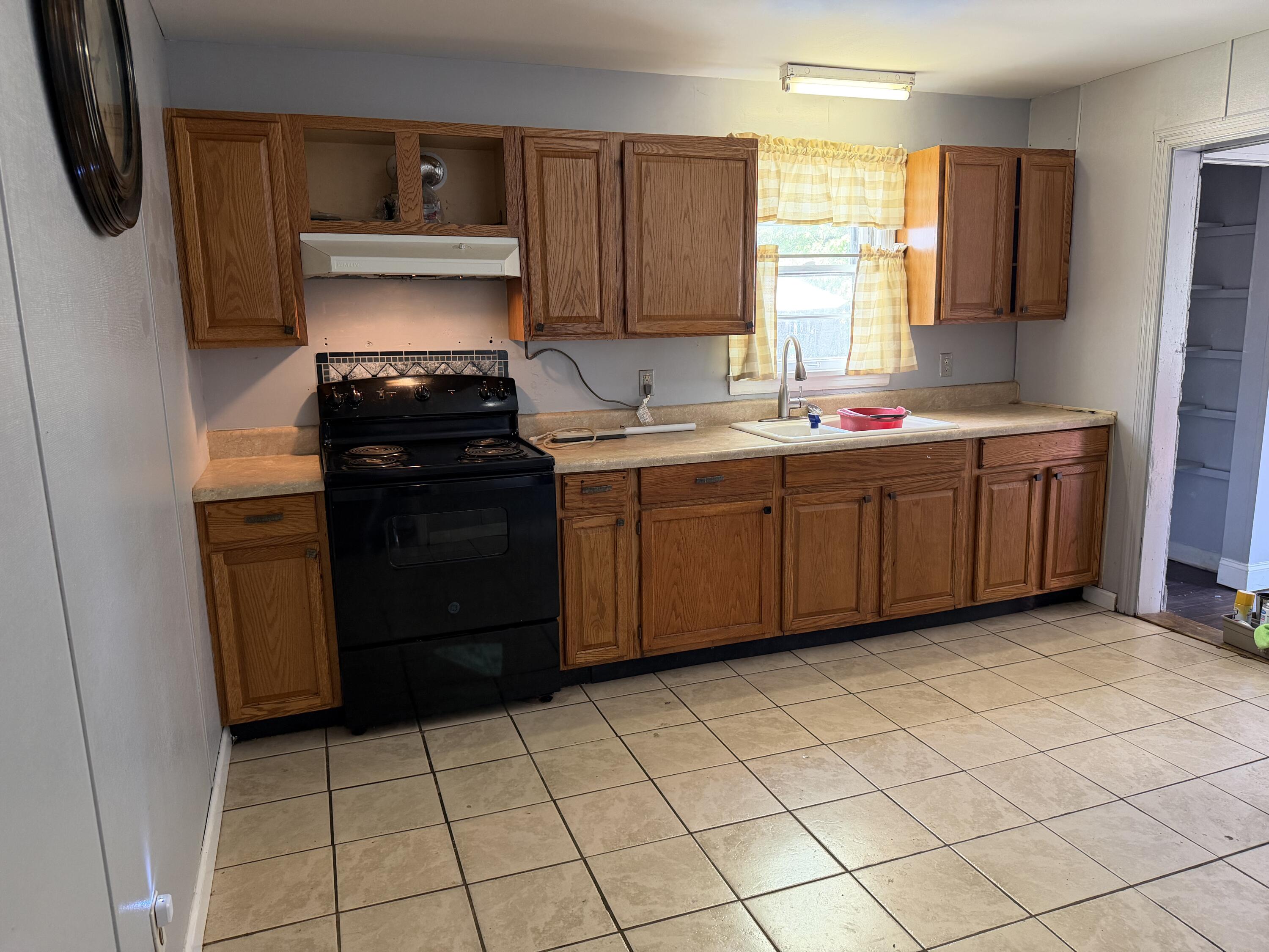 2205 Plantation Road Northeast Roanoke, VA 24012 - Photo 11 of 14 IMG_7349