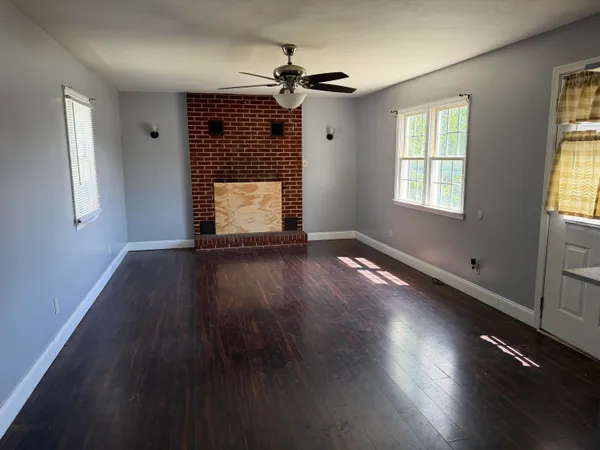 $1,300 | 2205 Plantation Road Northeast, Roanoke, VA 24012