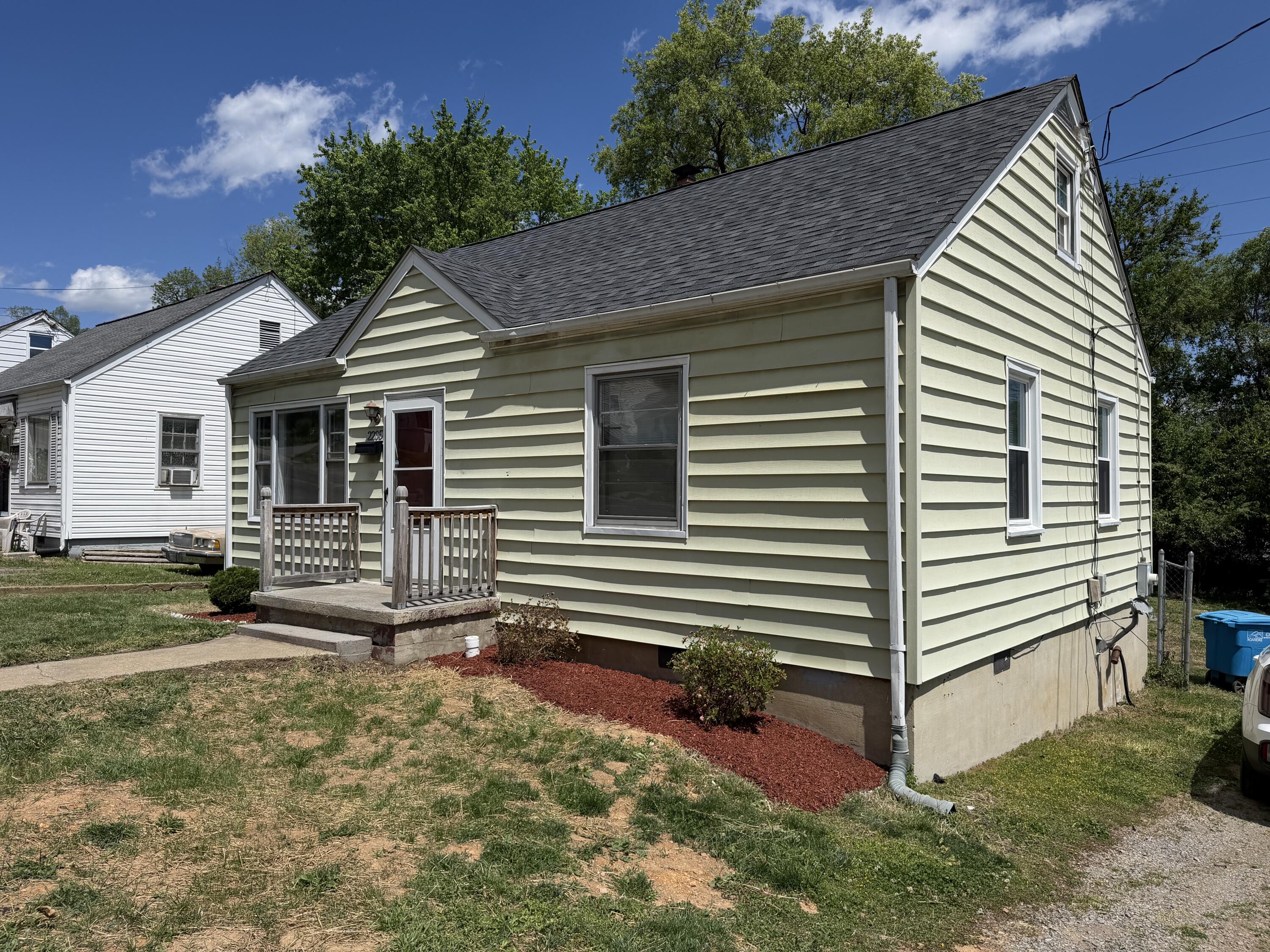 2205 Plantation Road Northeast Roanoke, VA 24012 - Photo 2 of 14 IMG_7339