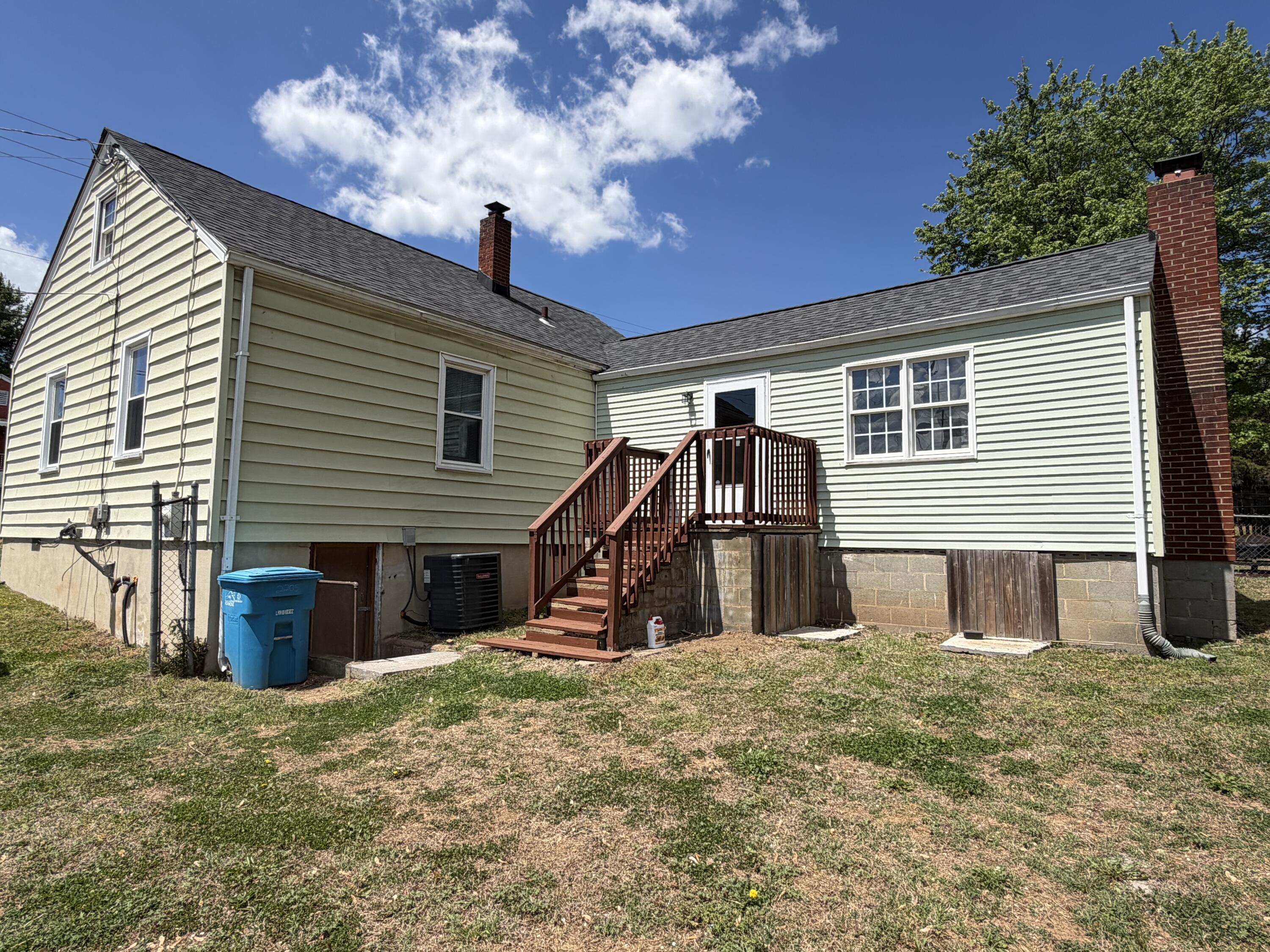 2205 Plantation Road Northeast Roanoke, VA 24012 - Photo 3 of 14 IMG_7340