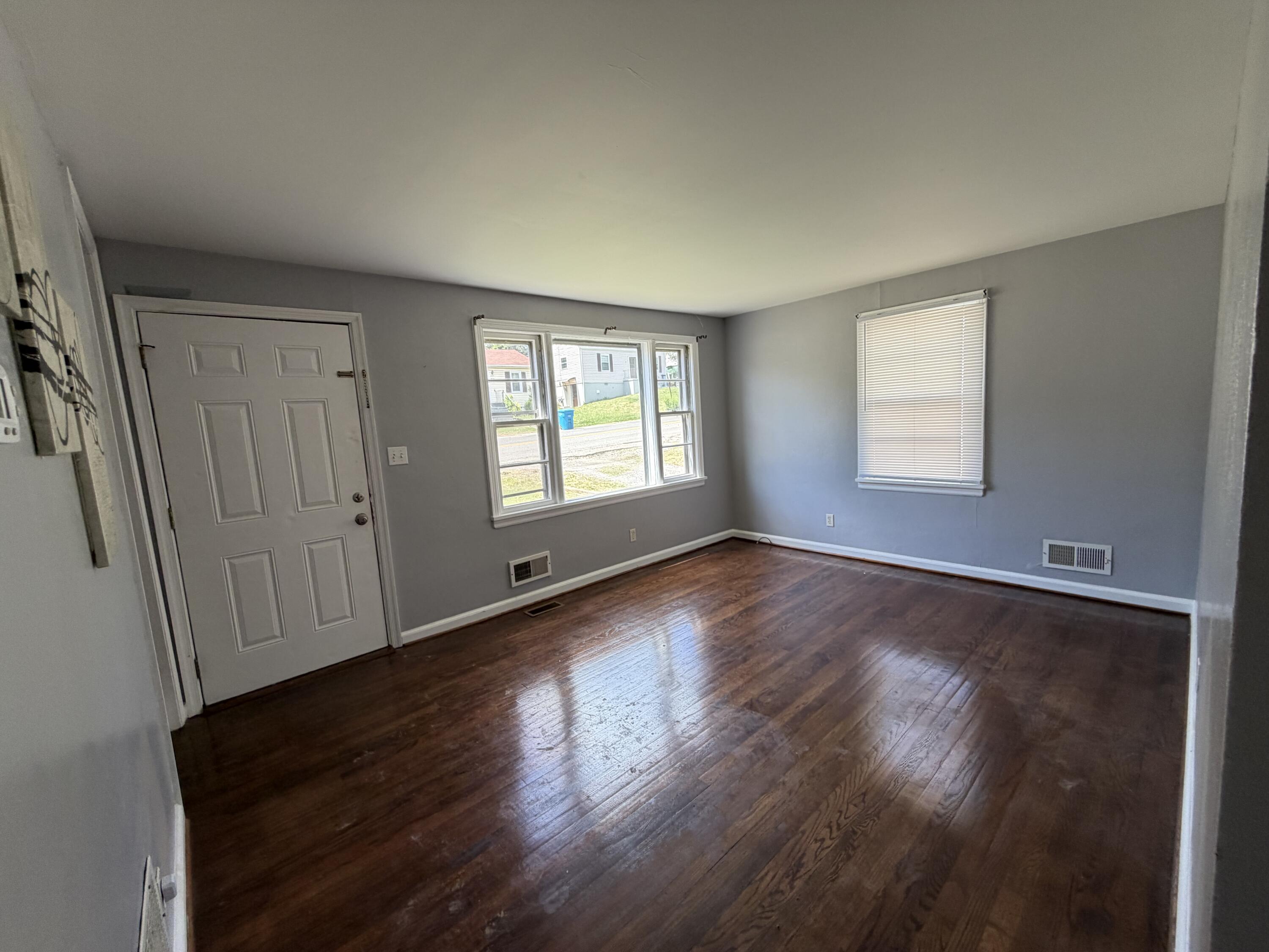 2205 Plantation Road Northeast Roanoke, VA 24012 - Photo 6 of 14 IMG_7344