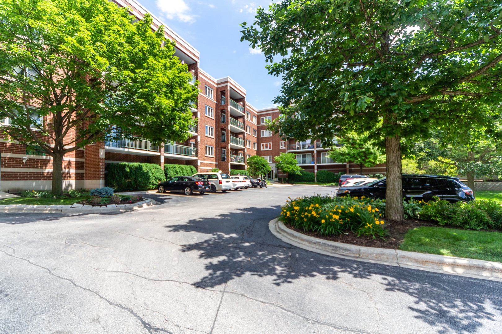5225 North Riversedge Terrace, Unit 413 Chicago, IL 60630 - Photo 1 of 31