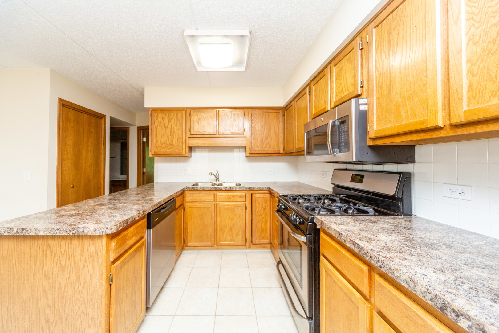 5225 North Riversedge Terrace, Unit 413 Chicago, IL 60630 - Photo 17 of 31