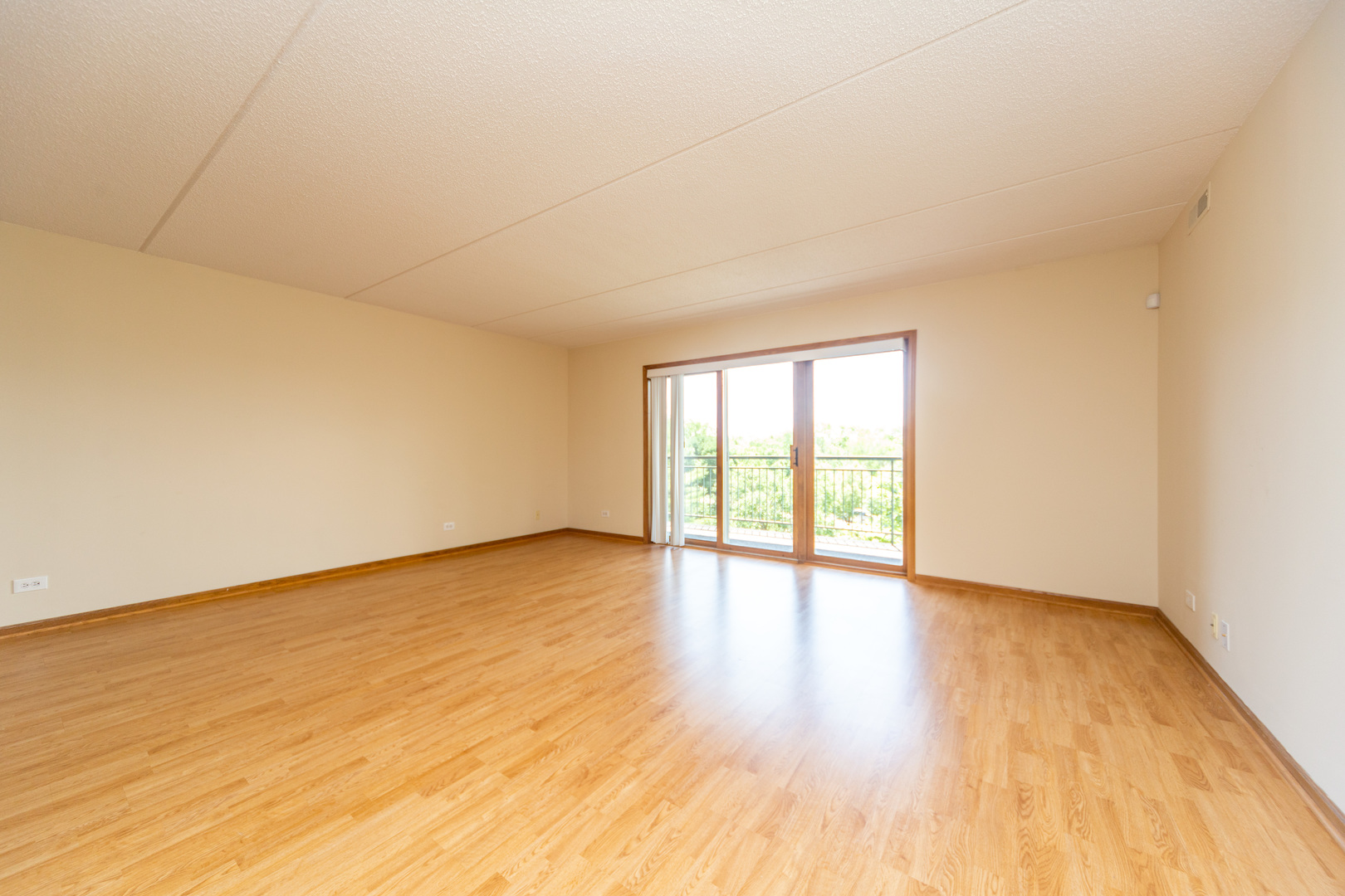 5225 North Riversedge Terrace, Unit 413 Chicago, IL 60630 - Photo 8 of 31