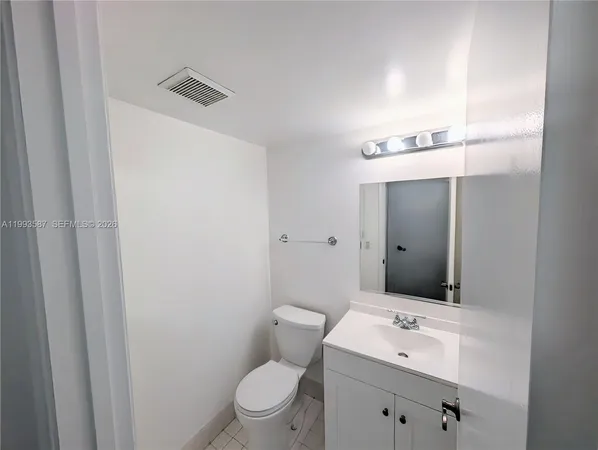 $1,650 | 151 Southwest 135th Terrace, Unit 212T, Pembroke Pines, FL 33027