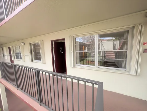 $1,650 | 151 Southwest 135th Terrace, Unit 212T, Pembroke Pines, FL 33027