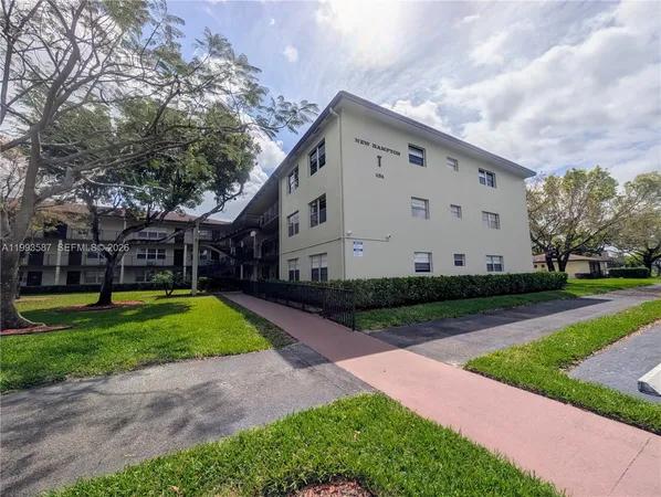 $1,650 | 151 Southwest 135th Terrace, Unit 212T, Pembroke Pines, FL 33027