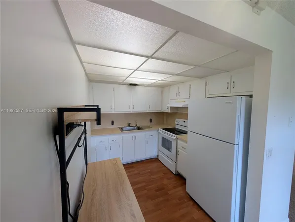 $1,650 | 151 Southwest 135th Terrace, Unit 212T, Pembroke Pines, FL 33027