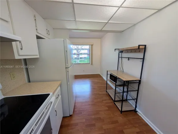 $1,650 | 151 Southwest 135th Terrace, Unit 212T, Pembroke Pines, FL 33027