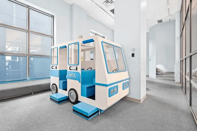 $1,290,000 | 10 West End Avenue, Unit 5D | Upper West Side