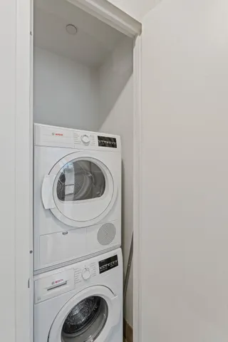 $1,290,000 | 10 West End Avenue, Unit 5D | Upper West Side