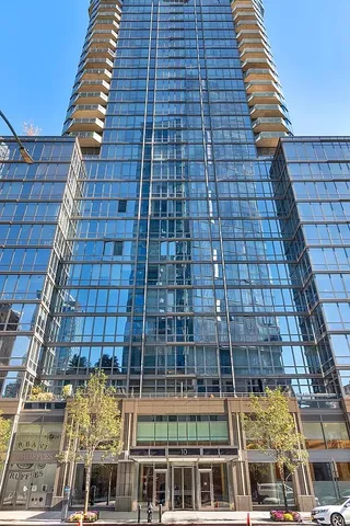 $1,290,000 | 10 West End Avenue, Unit 5D | Upper West Side