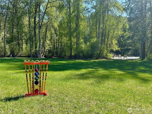 a view of a garden with trees