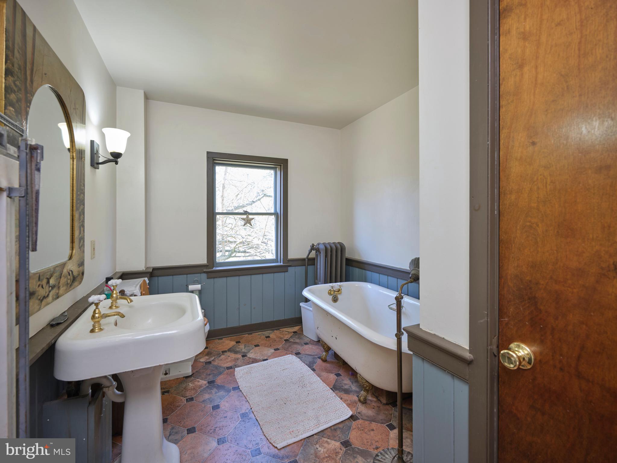 135 Riegelsville Milford Road Milford, NJ 08848 - Photo 26 of 36 Upstairs bath