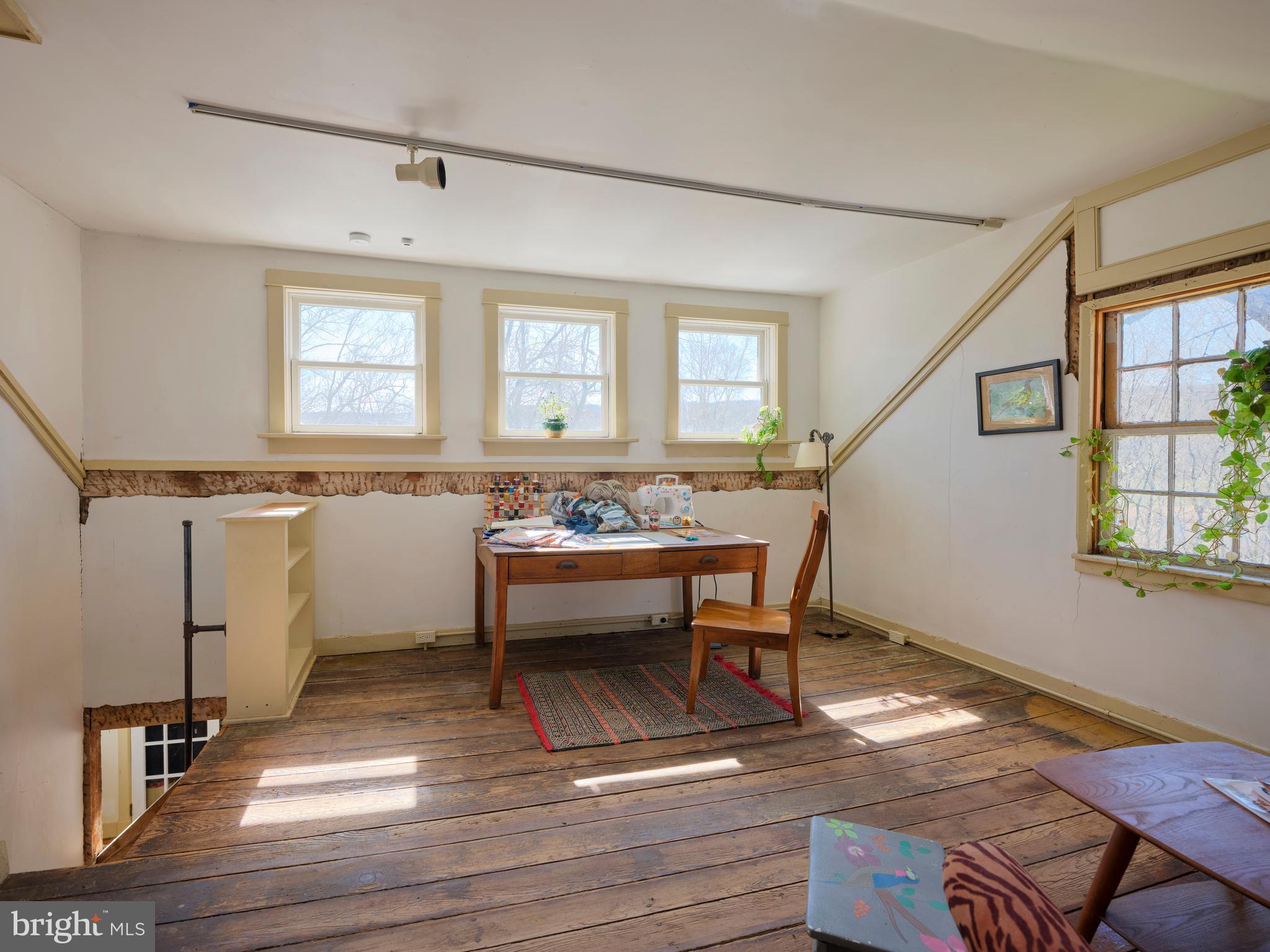 135 Riegelsville Milford Road Milford, NJ 08848 - Photo 29 of 36 Cottage Loft