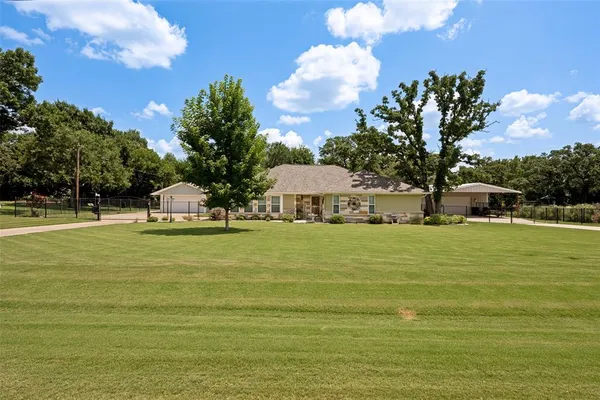$525,000 | 112 Towering Oaks Court, Burleson, TX 76028