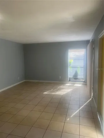 $2,100 | 10305 Fernglen Place, Tampa, FL 33624