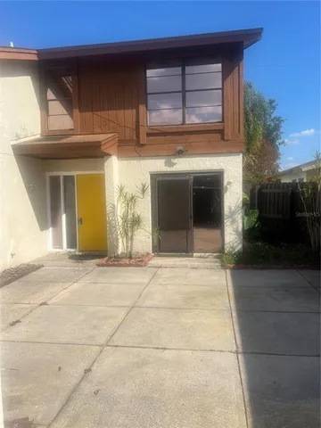 a view of an entrance of the house